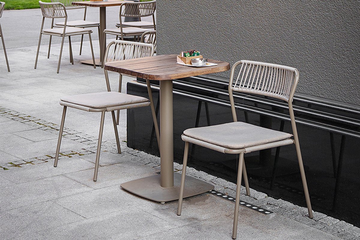 Bianca chairs on a restaurant terrace