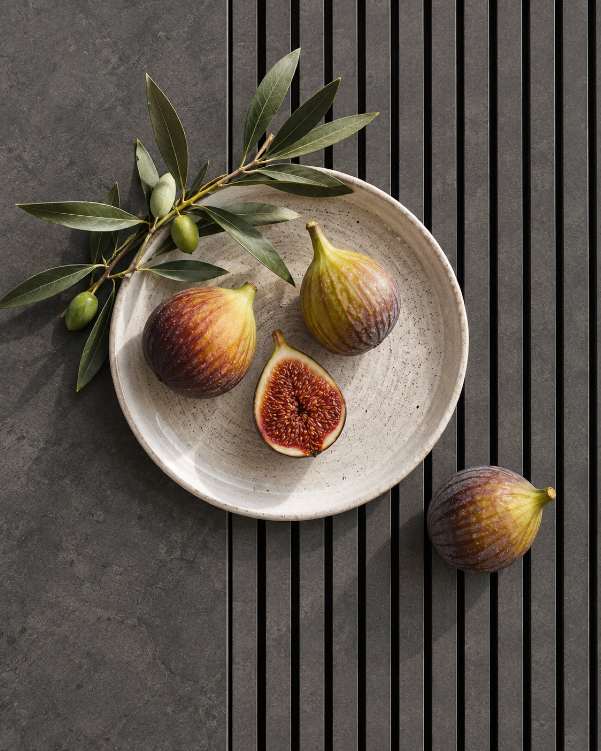 Figs on a plate on the anthracite Compact HPL top and lamellas